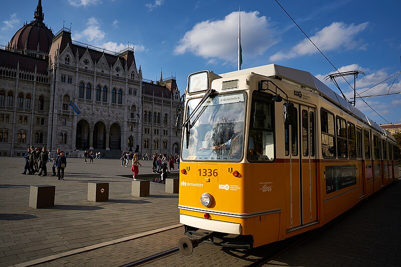 File:Yellow Tram (51895637647).jpg