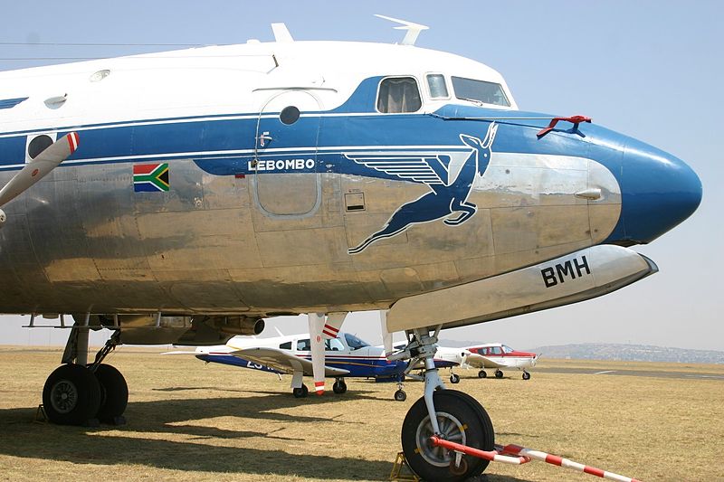 File:ZS-BMH Douglas DC-4 South African Airways Nose (7684909518).jpg