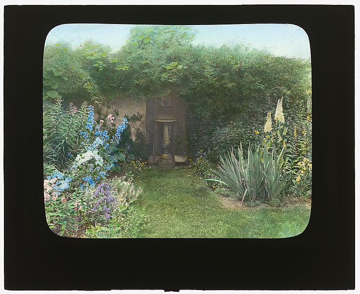 File:"Gray Gardens," Robert Carmer Hill house, Lily Pond Lane, East Hampton, New York. LOC 7221391276.jpg