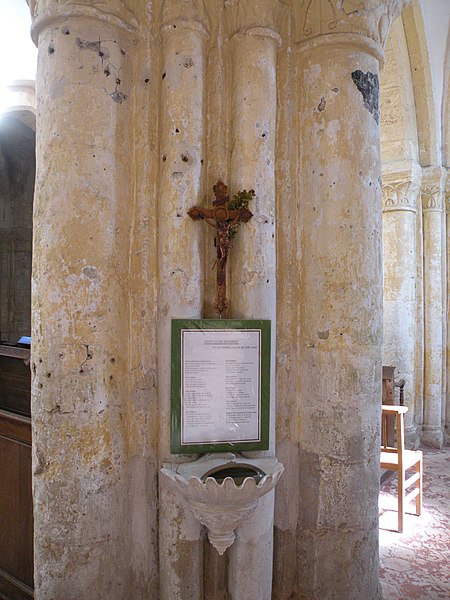 File:Église de la Nativité-de-Notre-Dame benitier.JPG