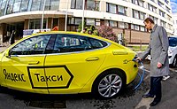 Tesla Model S operated by Yandex.Taxi service in Moscow. Avtomobil' Tesla (Iandeks.Taksi) v protsesse zariadki.jpg