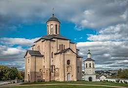 Lgesia de San Miguel Arcángel, ve Smolensku (1180-1197)