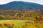 名 残 ヶ 原 か ら の 須 川岳 （栗 駒 山） Пик Сукава (гора Курикома) из болота Нагорига-хара - Panoramio.jpg