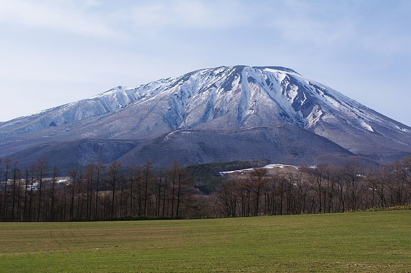 File:牧野と岩手山 Mt. Iwate from the Ranch - panoramio.jpg