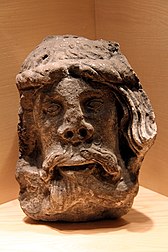 Cabeza de Cristo, fragmento de una escultura de piedra (siglo 13)