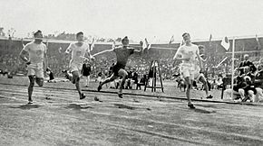 1912 Leichtathletik 100-Meter-Finale der Männer3.JPG