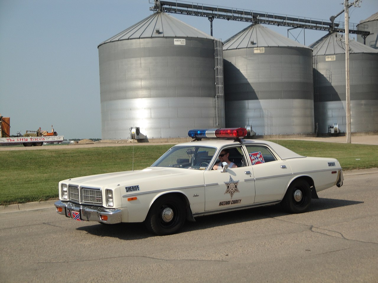 dodge monaco police car File:5 Dodge Monaco police car.jpg - Wikimedia Commons