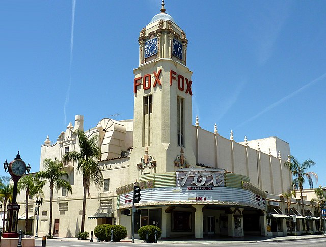 Image: 2009 0726 CA Bakersfield Fox Theater (cropped)