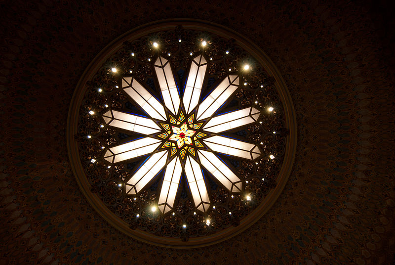 File:2010-12-22-Rodeph-Shalom-Sanctuary-Ceiling-Light.jpg