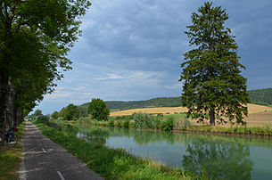 Le canal entre Champagne et Bourgogne. (définition réelle 4 743 × 3 141)