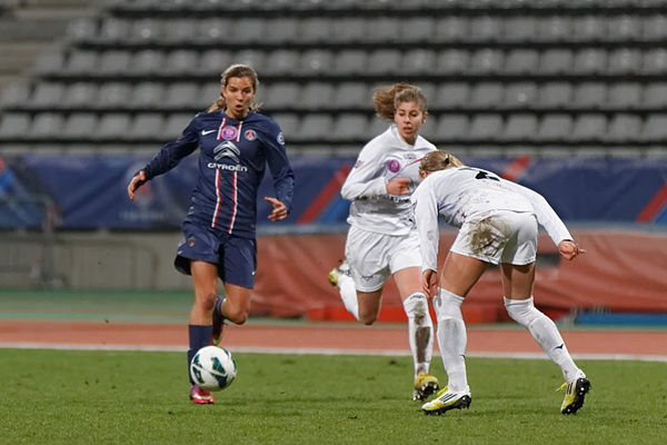 Heath playing for PSG against FCF Juvisy on March 23, 2013