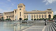 Miniatuur voor Bestand:2014 Erywań, Budynek Ministerstwa Spraw Zagranicznych Armenii (01).jpg