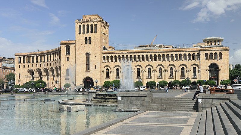 File:2014 Erywań, Budynek Ministerstwa Spraw Zagranicznych Armenii (01).jpg