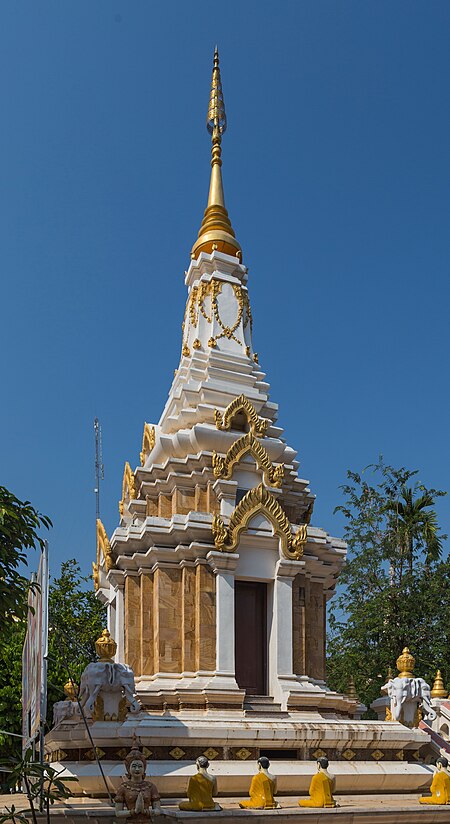 ไฟล์:2016_Phnom_Penh,_Wat_Botum_(18).jpg