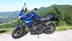 2017-06-19 Yamaha 700 Tracer, Baujahr 2017, blau (01).jpg