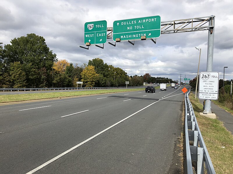 File:2018-10-29 13 55 17 View north along Virginia State Route 286 (Fairfax County Parkway) at the exit for Virginia State Route 267 EAST (Washington) in Reston, Fairfax County, Virginia.jpg