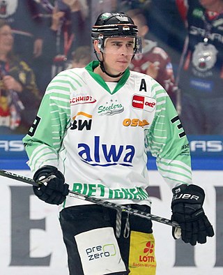 <span class="mw-page-title-main">Matt McKnight</span> Canadian ice hockey player