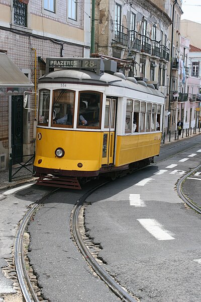 File:28 Tram (CCFL 554 - 2008).jpg