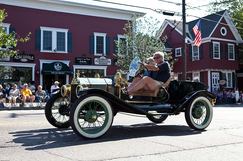 File:52nd Annual Antique & Classic Car Meet - Stowe, VT (3803598041).jpg