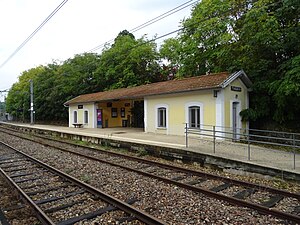 Abri pour les voyageurs sur l'un des deux quais en direction de Lozanne.