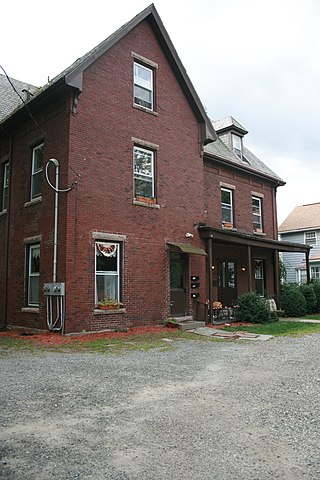 <span class="mw-page-title-main">Addison Prentiss House</span> Historic house in Massachusetts, United States