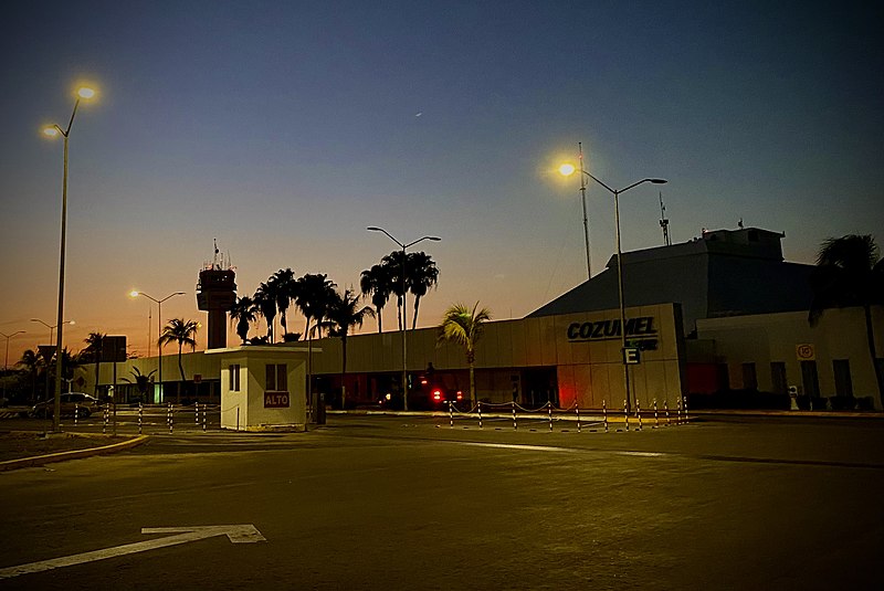 File:Aeropuerto Internacional de Cozumel (CZM) Cozumel International Airport, San Miguel de Cozumel, Quintana Roo, Mexico 02.jpg