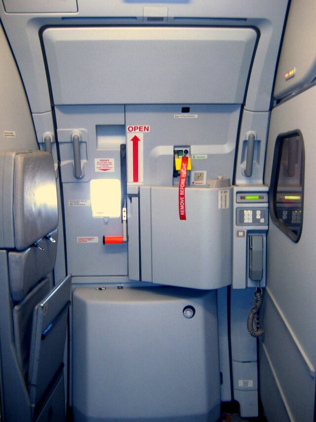 B737-800 Home Cockpit - JUMP SEAT The jump seat is located in the B737-800,  behind the Capt-seat. A place to sit for a casual cockpit visitor or a  trusted fellow traveler (flight