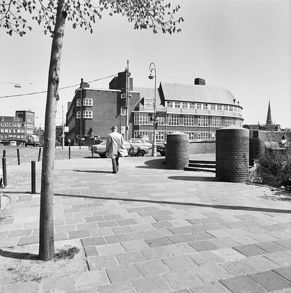 File:Ambachtsschool, voorgevel - Amsterdam - 20015887 - RCE.jpg