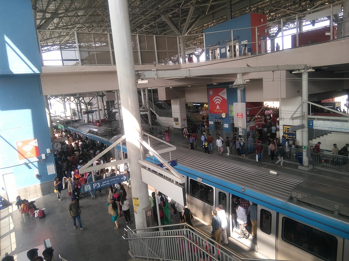 Check Out Zudio At the Ameerpet Metro Station