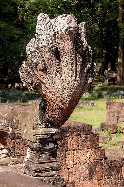 File:Angkor SiemReap Cambodia Ankor-Thom-Statue-02.jpg