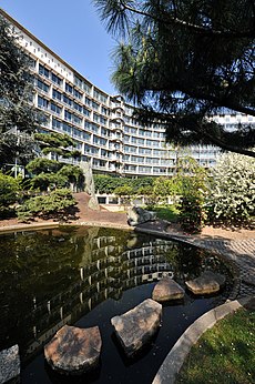 April 2010, UNESCO Headquarters in Paris - The Garden of Peace (or Japanese Garden) in Spring.jpg