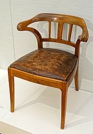 Armchair by Otto Eckmann, Hohenzollern-Kaufhaus, Berlin, c. 1898, maple, leather - Hessisches Landesmuseum Darmstadt - Darmstadt, Germany - DSC00971.jpg