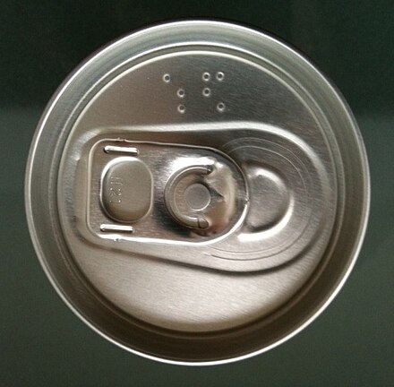 Japanese Braille on a can of Asahi Super Dry beer, written "sake"