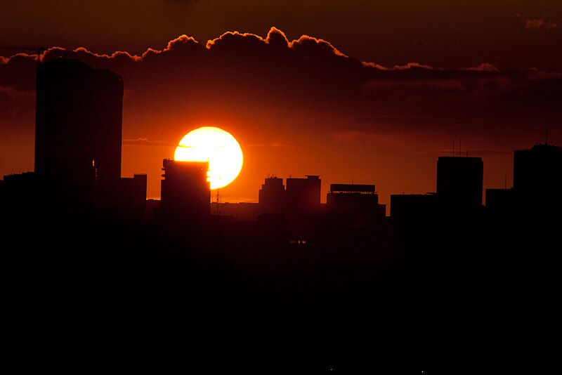 File:Atardecer Capitalino.jpg