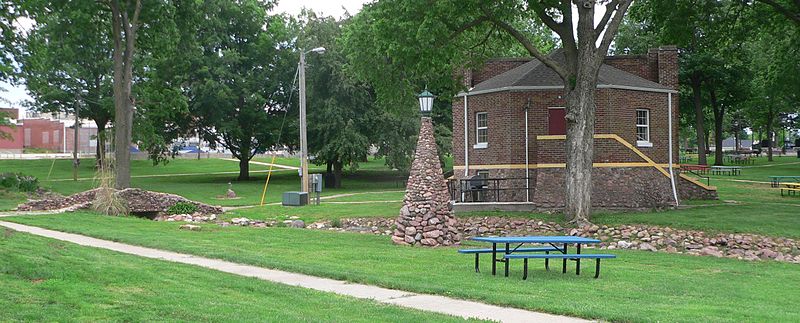 File:Auburn, NE Legion Park behind-bandstand 1.JPG