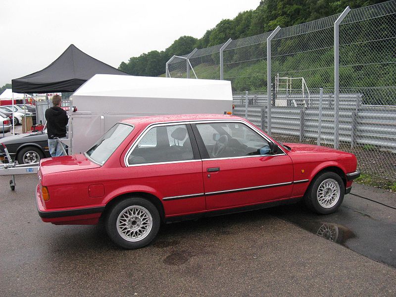 File:BMW 318i (4897983876).jpg