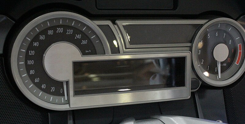 File:BMW K1600 GT - Detalhe painel (8159383335).jpg