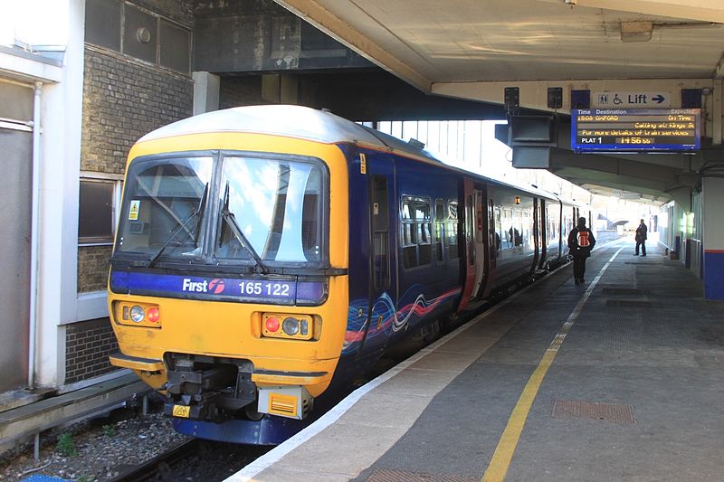 File:Banbury - FGW 165122.JPG