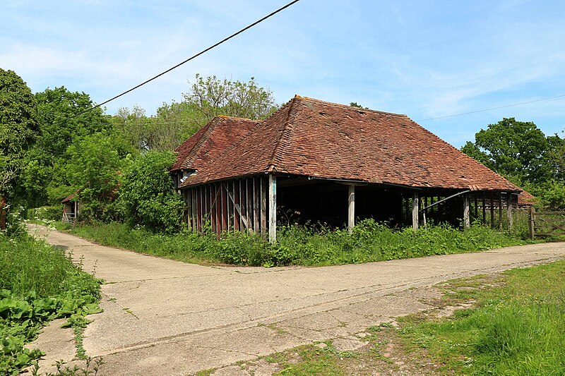 File:Barn at Bellhurst - geograph.org.uk - 6160868.jpg