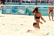 Deutsch: Beachvolleyball bei den Olympischen Jugendspielen 2018; Tag 9, 15. Oktober 2018; Mädchen, Viertelfinale: USA-Spanien 2–1 (21–19/17–21/15–9) English: Beach volleyball at the 2018 Summer Youth Olympics at 15 October 2018 – Girls Quarterfinals: USA-Spain 2–1 (21–19/17–21/15–9)