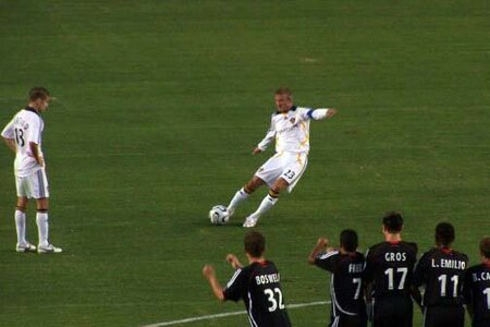 Tập_tin:Beckham_first_goal_LA_Galaxy.jpg