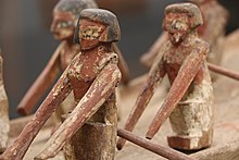 Ure Müzesi'nin eski Mısır maket cenaze teknesinin mürettebatından detay