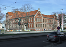 Community school IVa / b with gymnasium, school yard, front gardens and detour