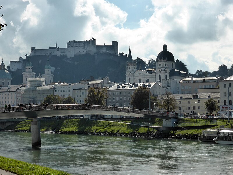 File:Blick über die Salzach auf Salzburg (2).jpg