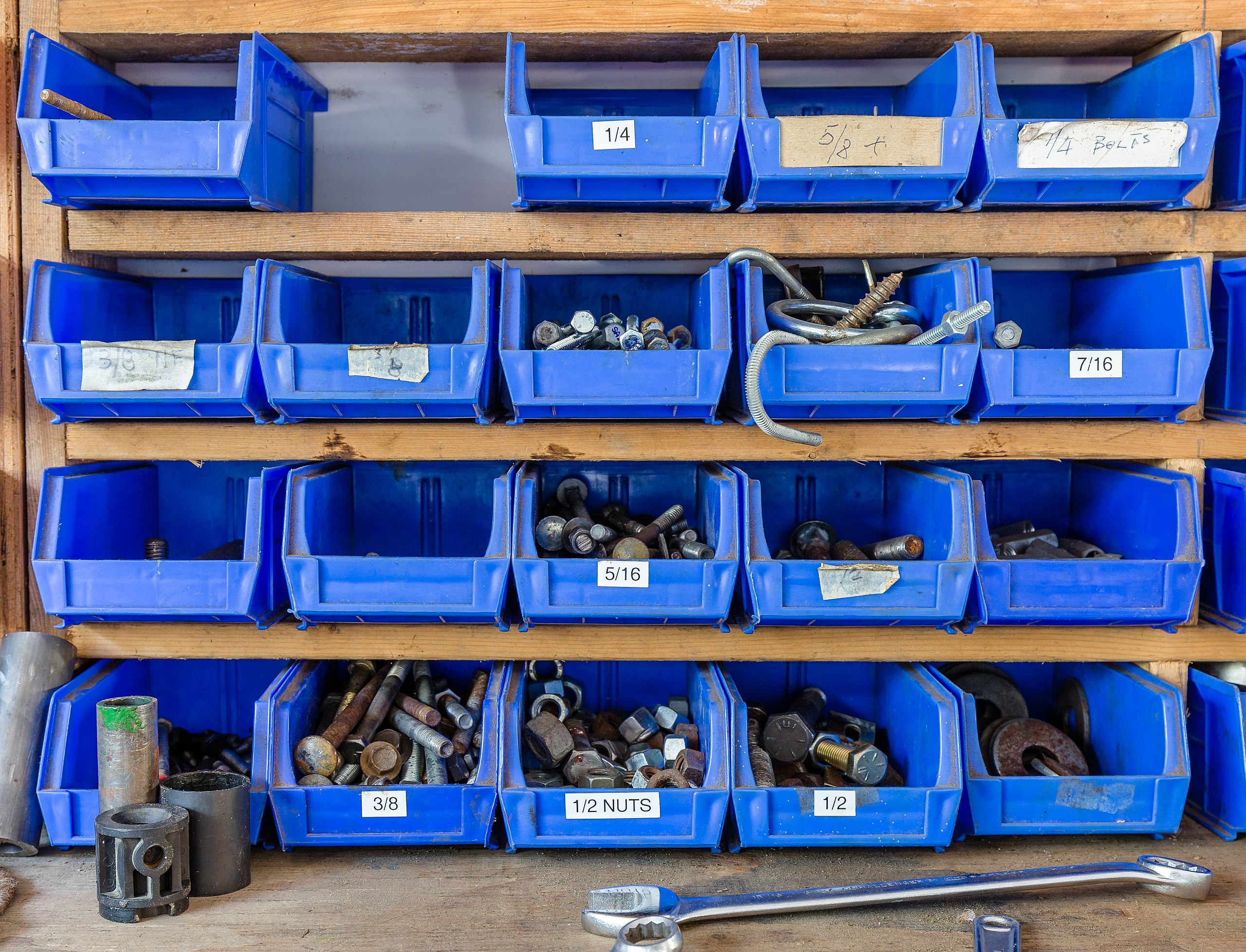 File:Blue plastic storage organizer boxes for screws.jpg