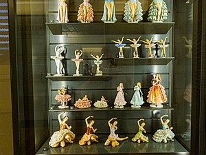 Bonecas feitas de porcelana em exibição no Museu do Ipiranga