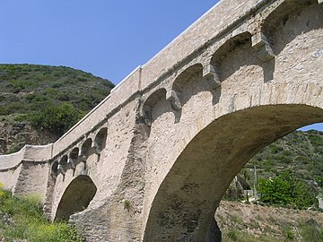 Основание моста у коммуны Кастелло-ди-Ростино