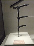 Triple dagger-axe