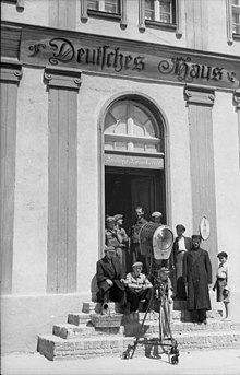 Filming in Poland, 1941 Bundesarchiv Bild 101I-135-0806-05, Polen, Dreharbeiten zum Film "Heimkehr".jpg