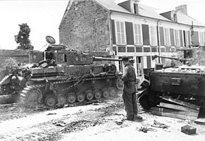 Bundesarchiv Bild 101I-738-0273-01A, Villers-Bocage, zerstörter Panzer IV.jpg